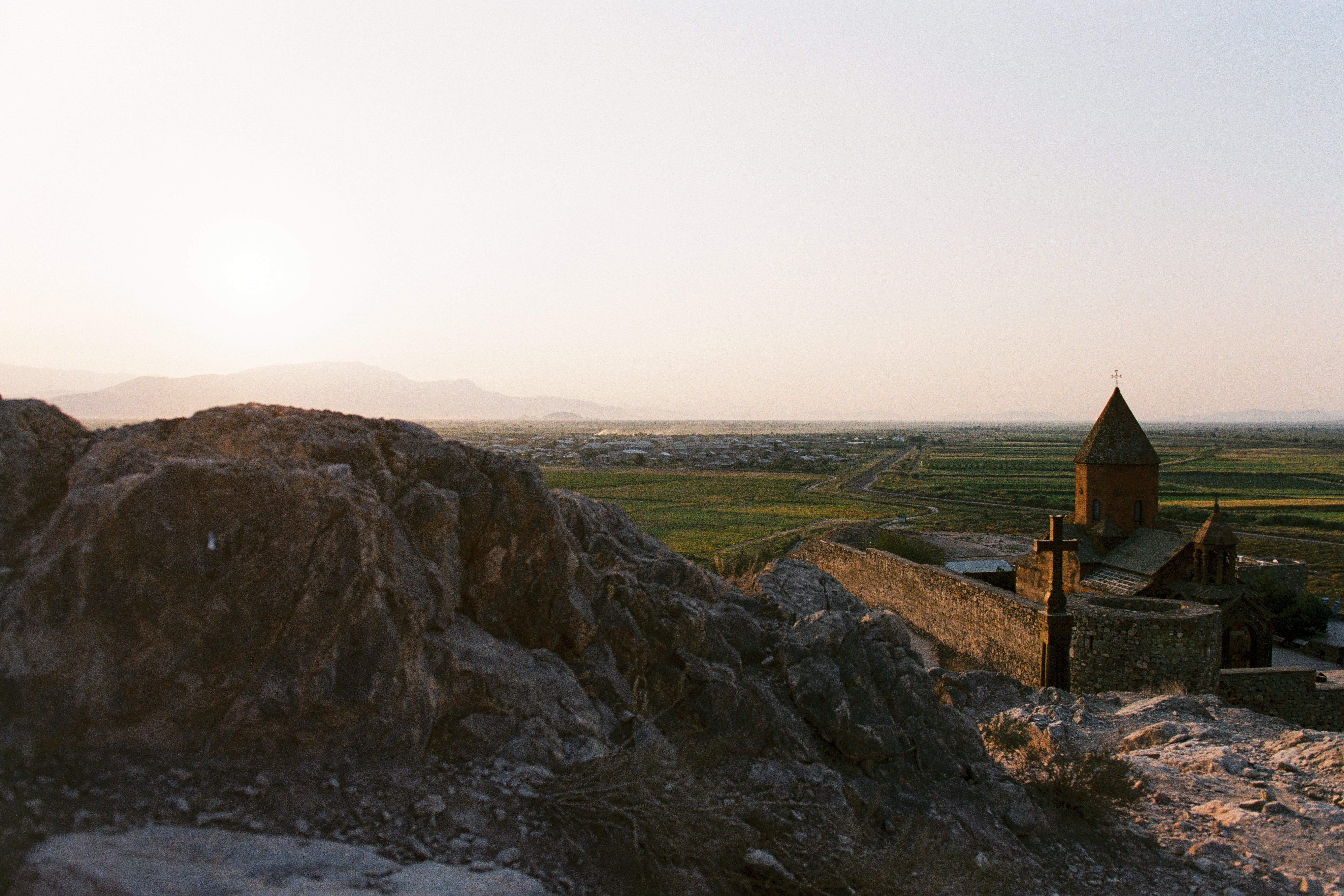 Манастирот Хор Вирап и Храмот Гарни